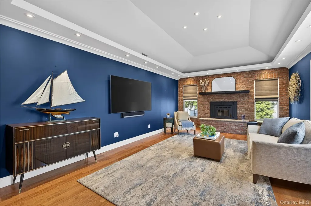 21 Midland Street Cold Spring Harbor NY 11724
