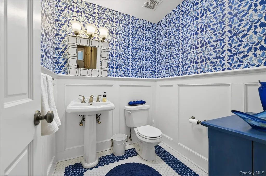 21 Midland Street Cold Spring Harbor NY 11724