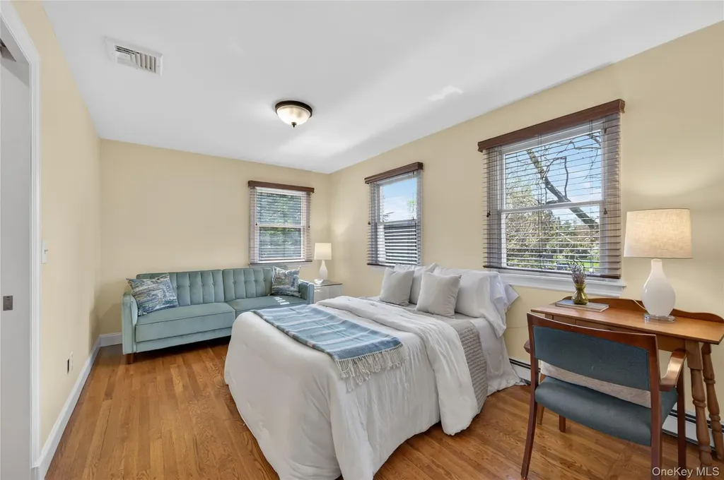 21 Midland Street Cold Spring Harbor NY 11724
