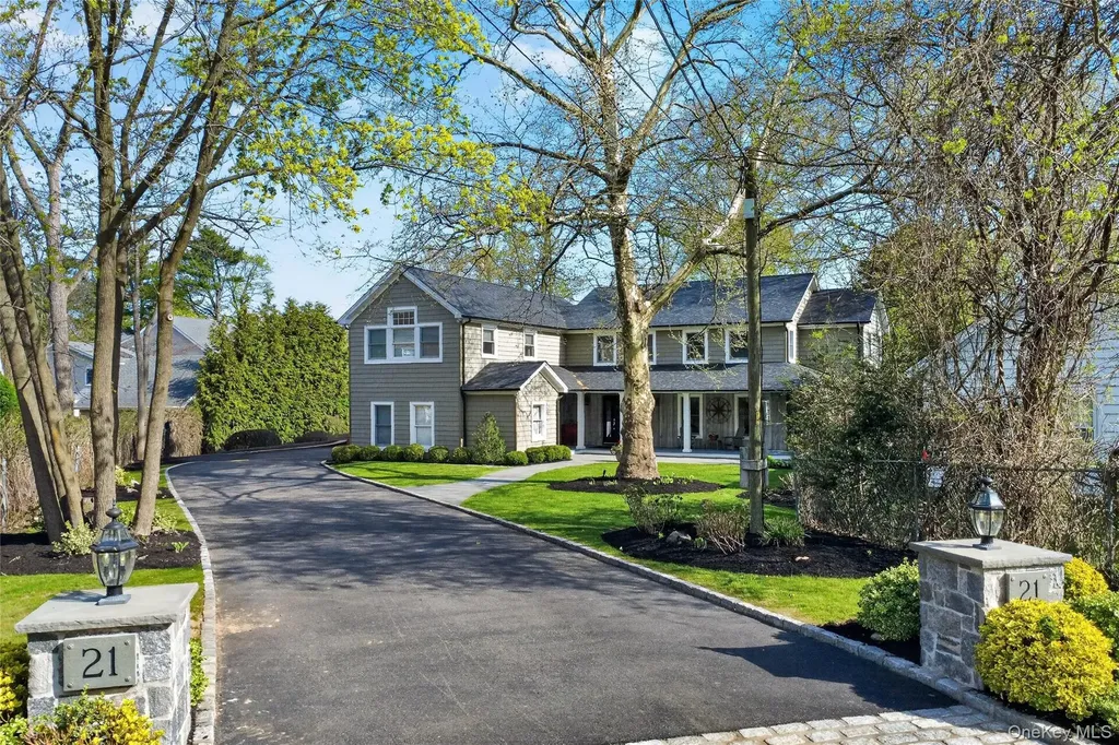 21 Midland Street Cold Spring Harbor NY 11724