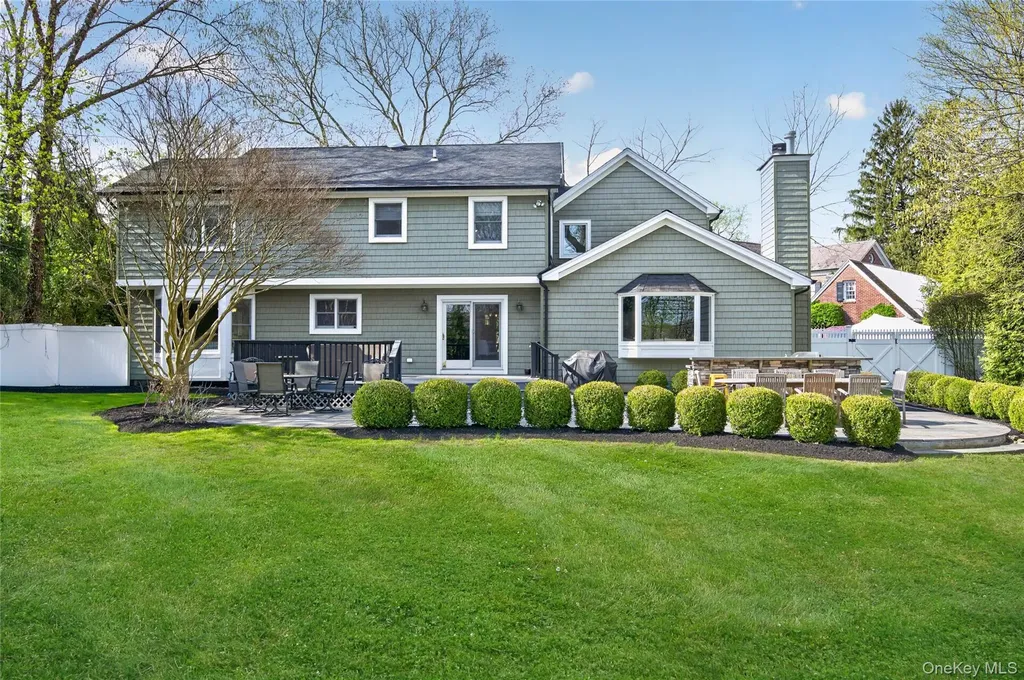 21 Midland Street Cold Spring Harbor NY 11724