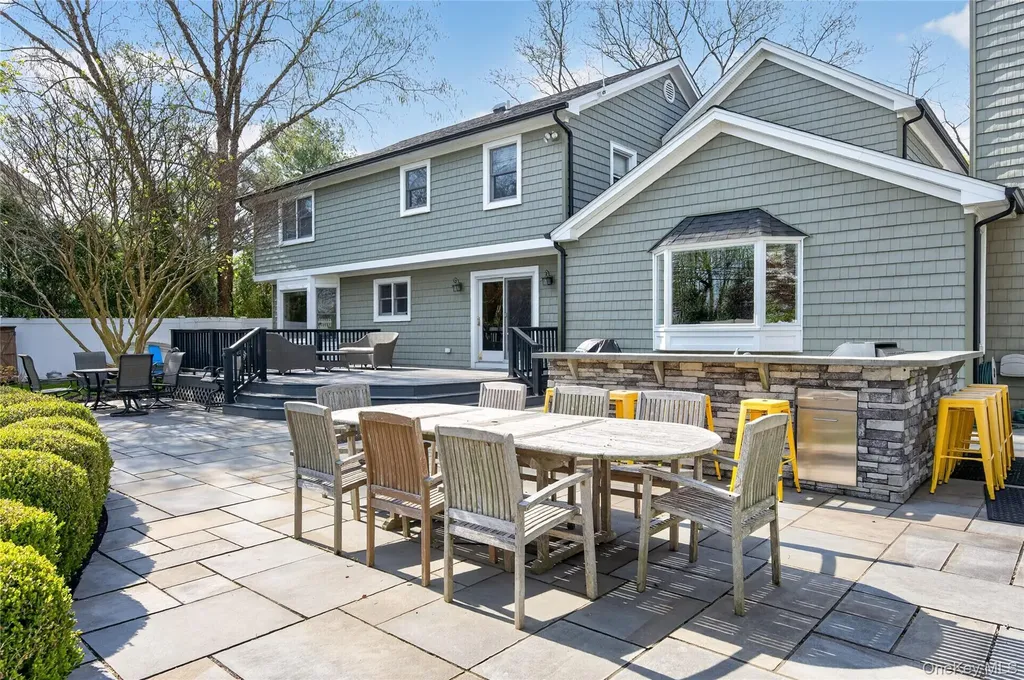 21 Midland Street Cold Spring Harbor NY 11724