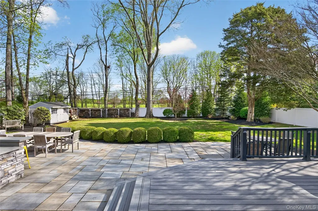 21 Midland Street Cold Spring Harbor NY 11724
