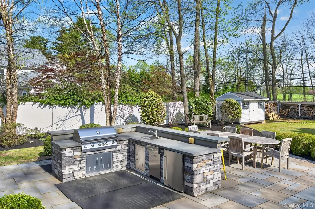 21 Midland Street Cold Spring Harbor NY 11724