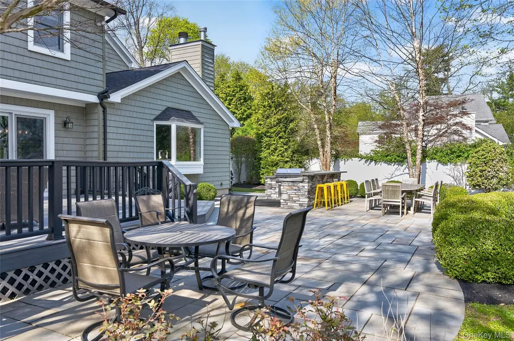 21 Midland Street Cold Spring Harbor NY 11724