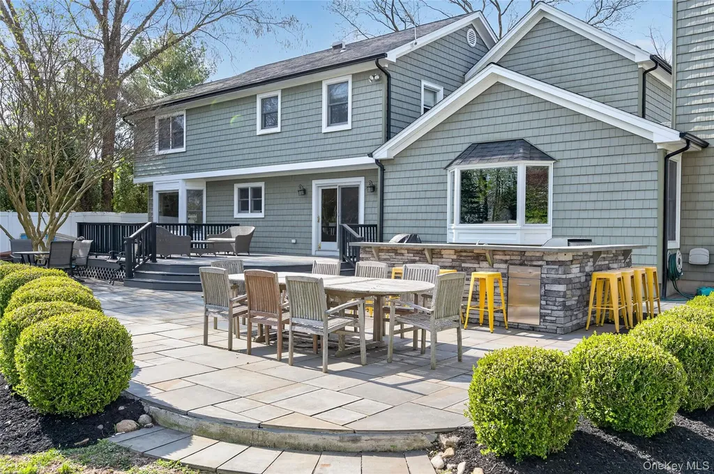 21 Midland Street Cold Spring Harbor NY 11724