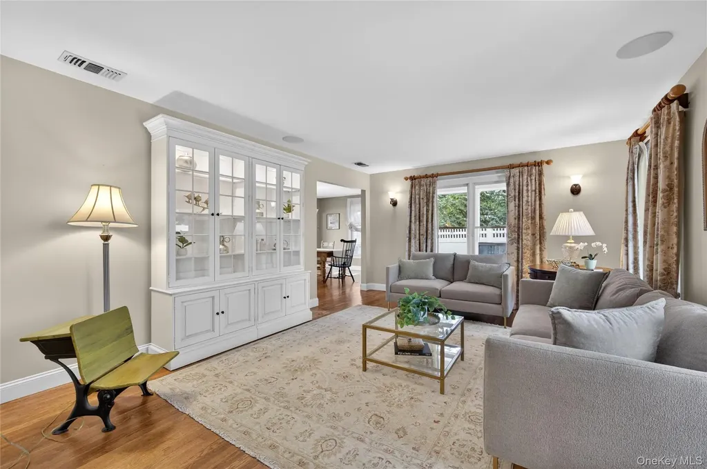 21 Midland Street Cold Spring Harbor NY 11724