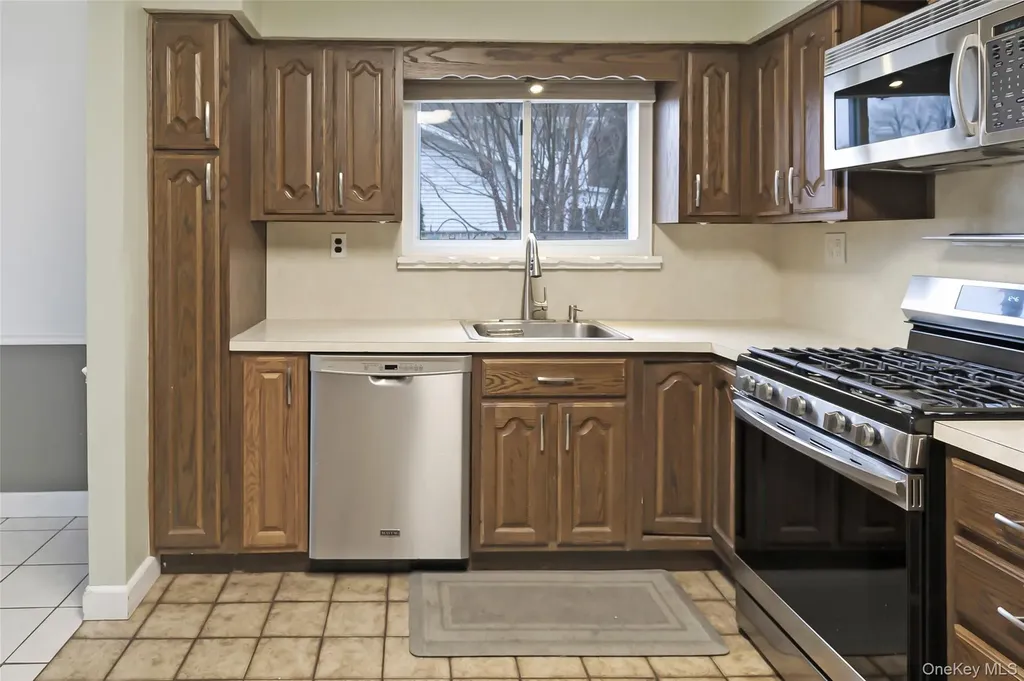 26 Stevenson Place Deer Park NY 11729
