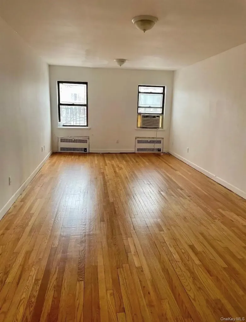 7 Bond Great Neck NY 11021