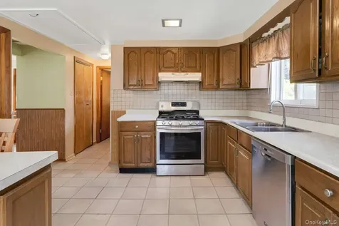 306 Towners Road Carmel NY 10512