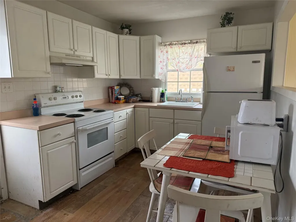 21 Independence Avenue Babylon NY 11702