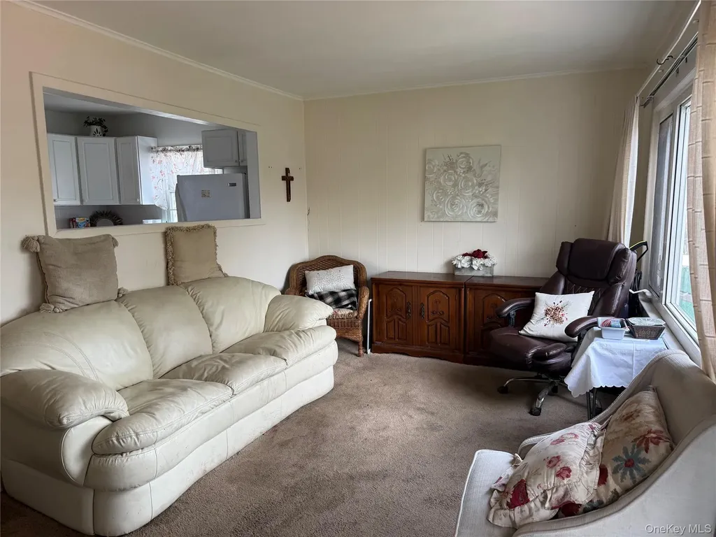 21 Independence Avenue Babylon NY 11702