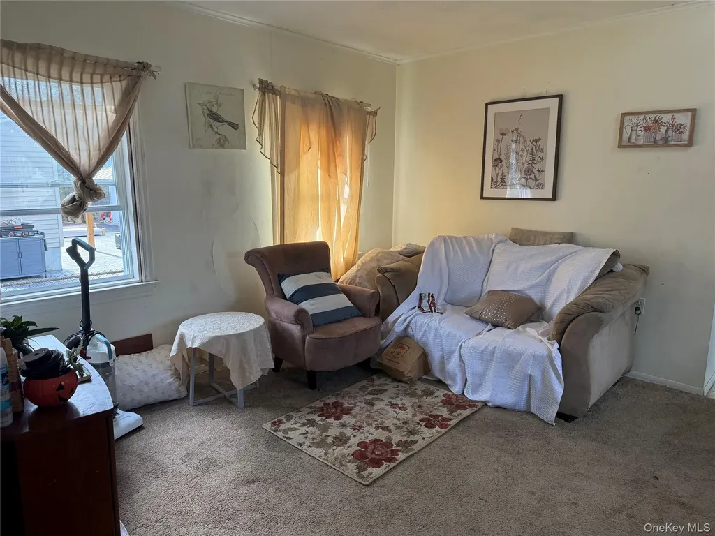 21 Independence Avenue Babylon NY 11702