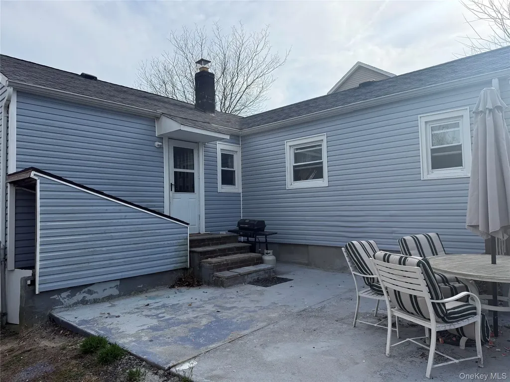 21 Independence Avenue Babylon NY 11702