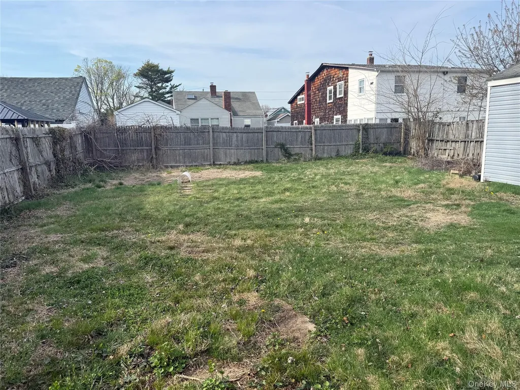 21 Independence Avenue Babylon NY 11702