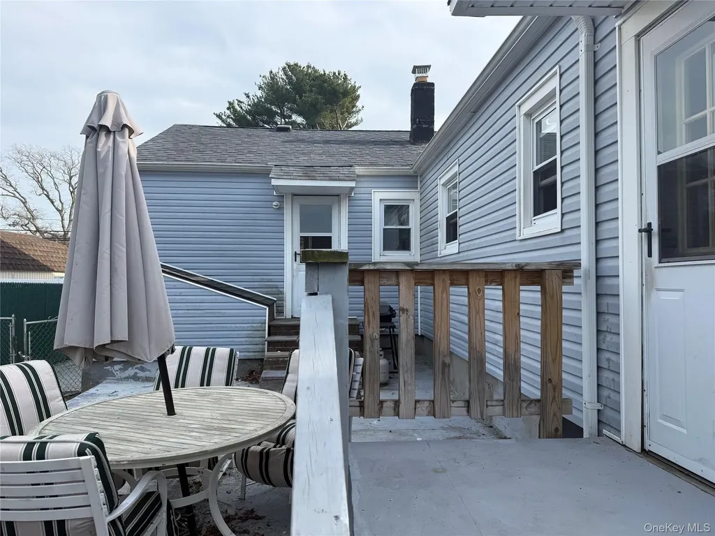 21 Independence Avenue Babylon NY 11702