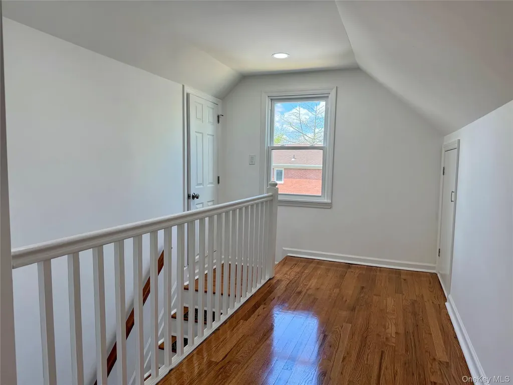48 79th Avenue New Hyde Park NY 11040