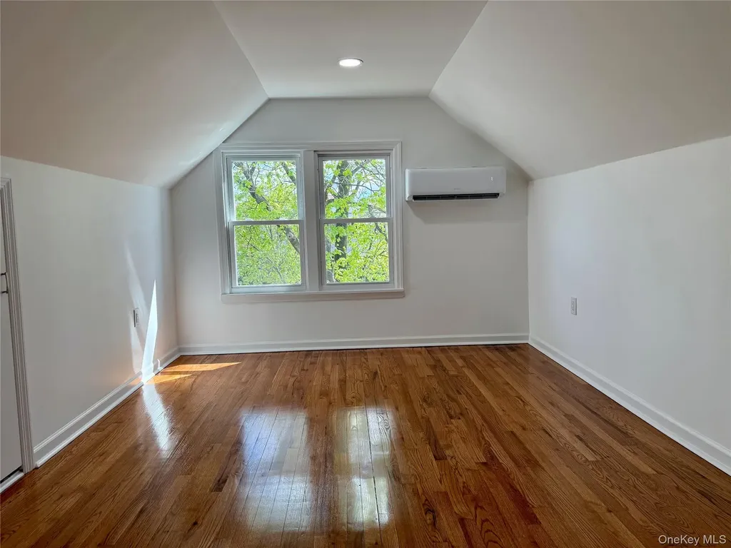 48 79th Avenue New Hyde Park NY 11040