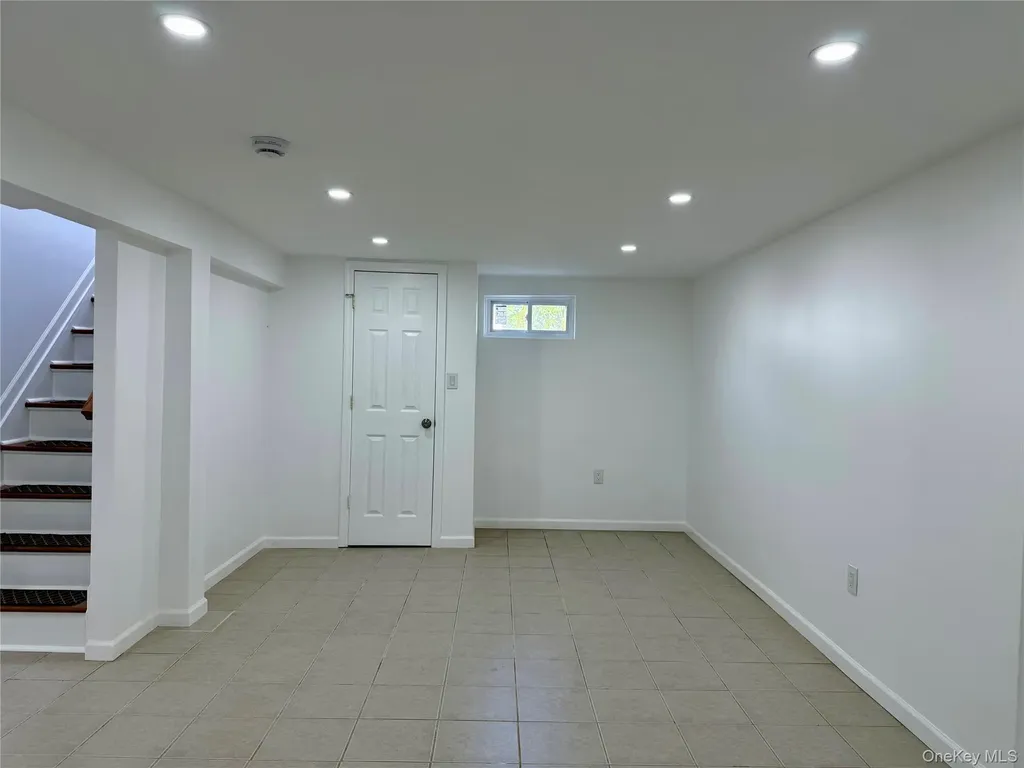 48 79th Avenue New Hyde Park NY 11040
