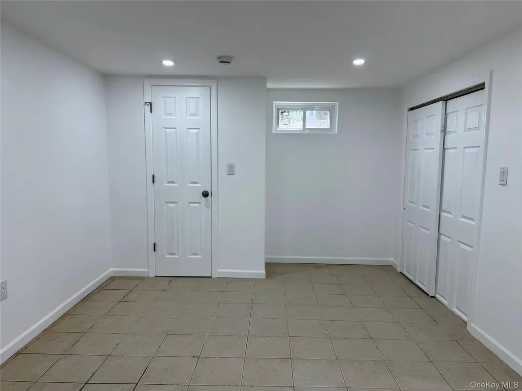 48 79th Avenue New Hyde Park NY 11040