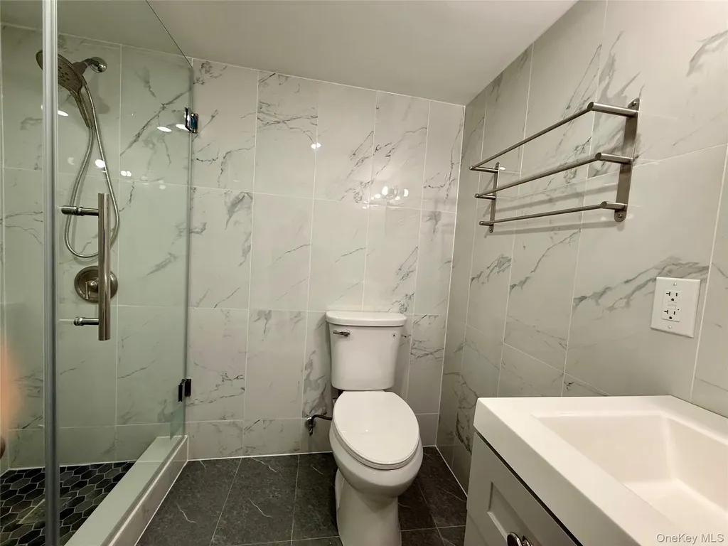 48 79th Avenue New Hyde Park NY 11040