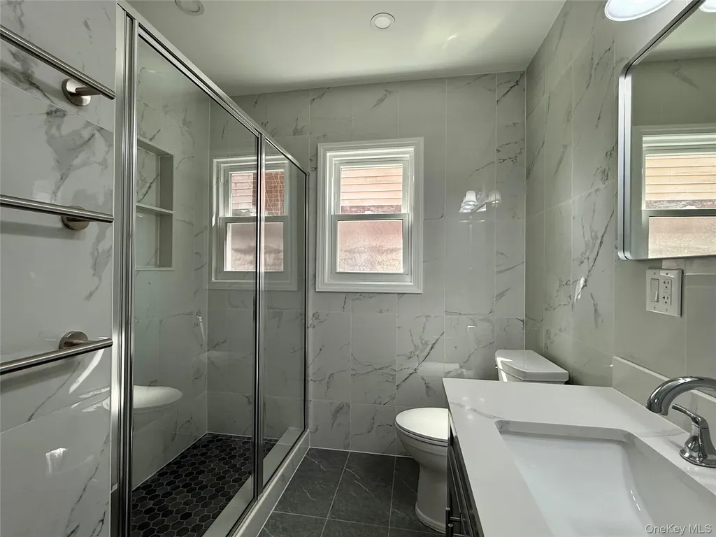 48 79th Avenue New Hyde Park NY 11040