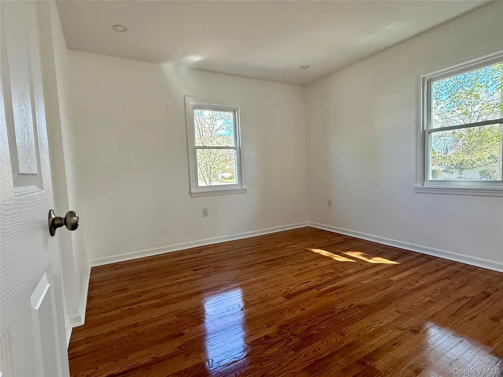 48 79th Avenue New Hyde Park NY 11040