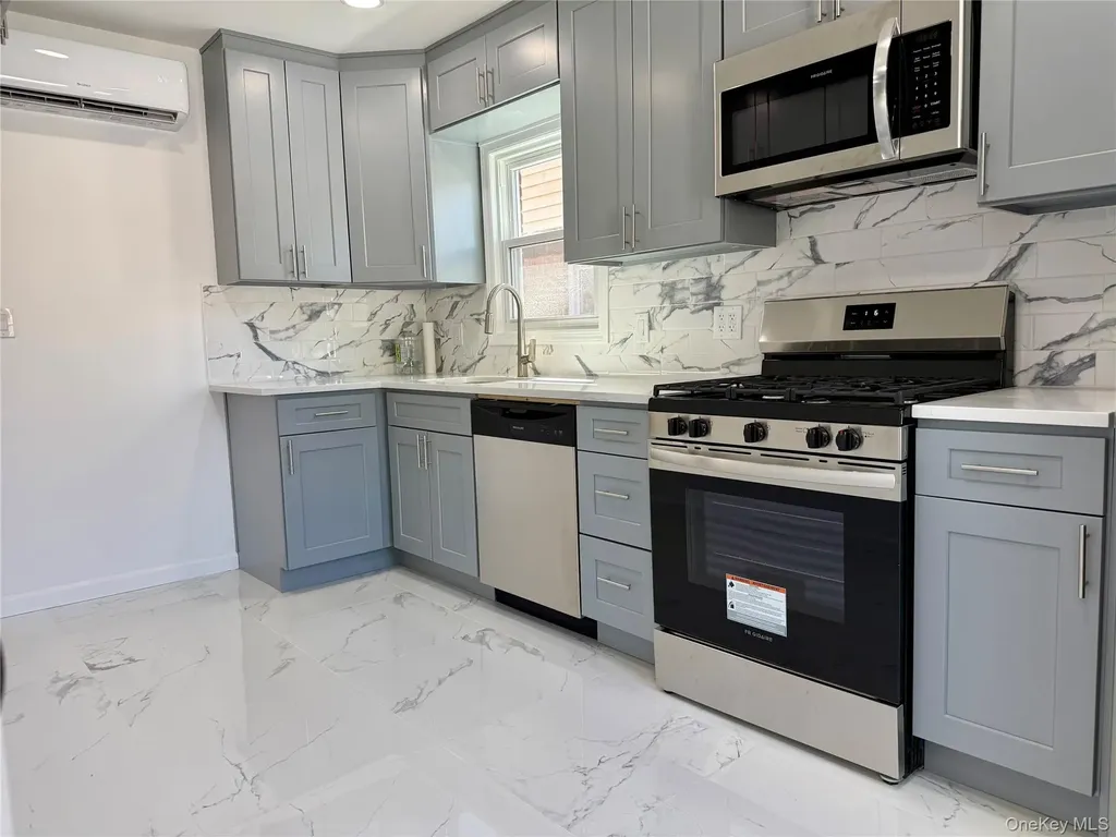 48 79th Avenue New Hyde Park NY 11040
