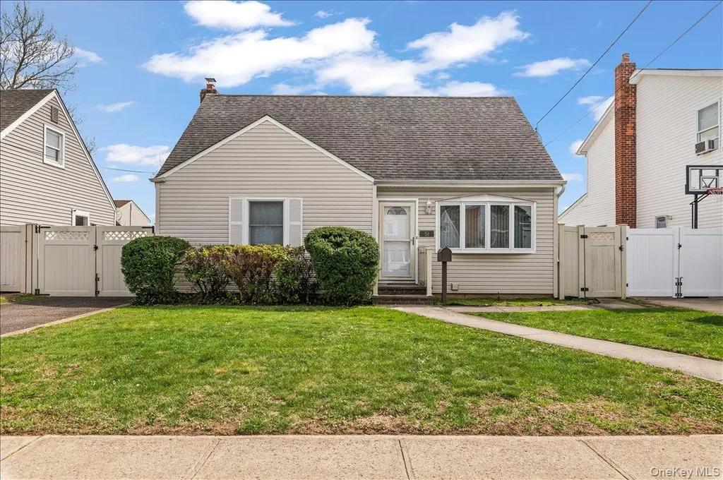 51 Audrey Avenue Plainview NY 11803
