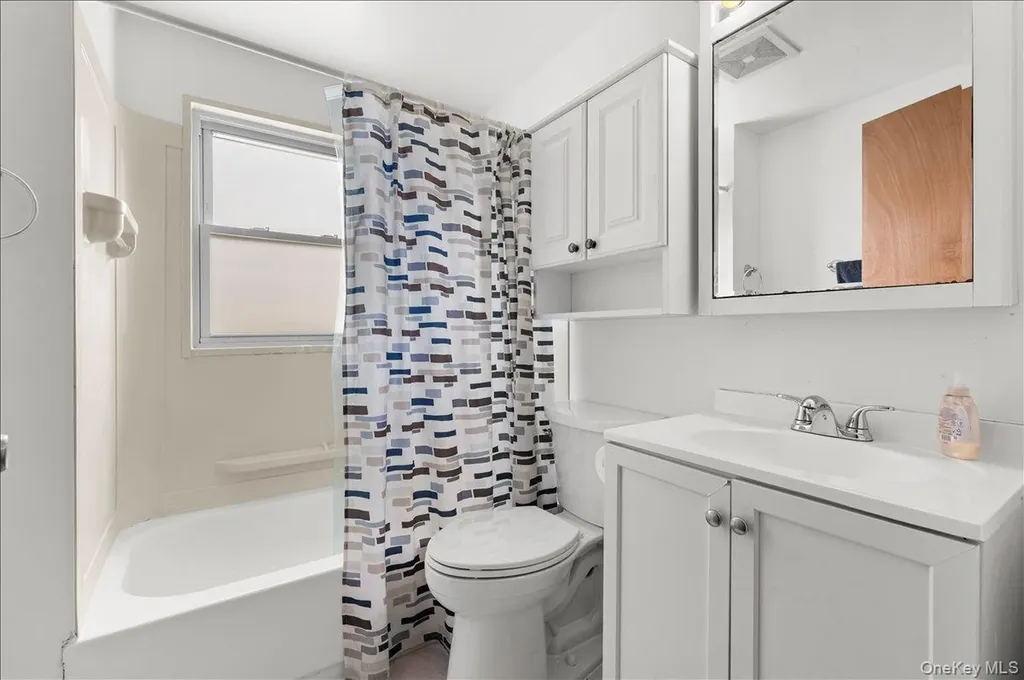 51 Audrey Avenue Plainview NY 11803