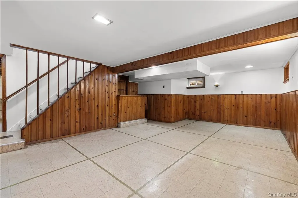 51 Audrey Avenue Plainview NY 11803