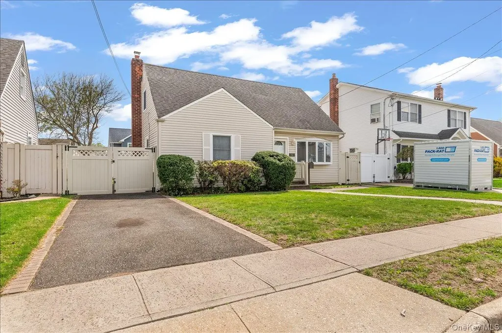 51 Audrey Avenue Plainview NY 11803