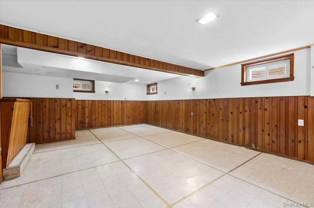 51 Audrey Avenue Plainview NY 11803