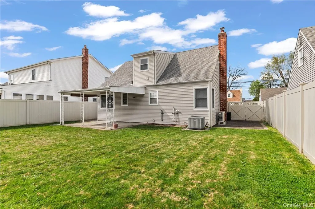 51 Audrey Avenue Plainview NY 11803