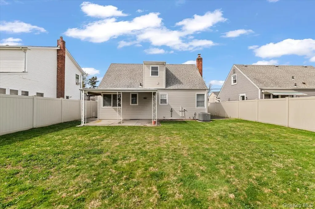 51 Audrey Avenue Plainview NY 11803