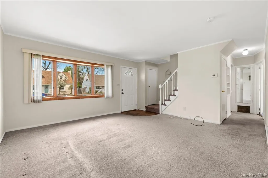 51 Audrey Avenue Plainview NY 11803