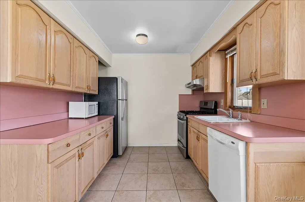 51 Audrey Avenue Plainview NY 11803