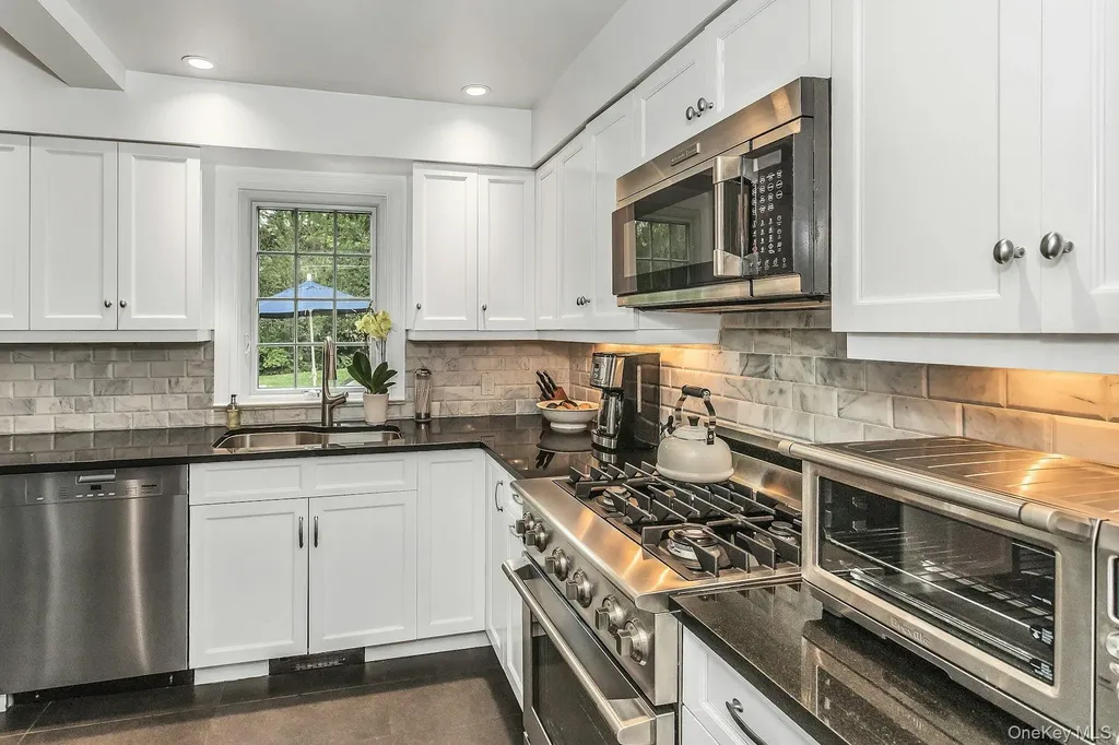 21 The Birches Roslyn Estates NY 11576