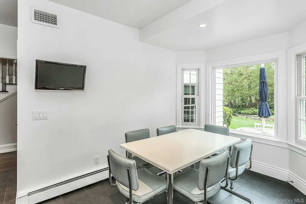 21 The Birches Roslyn Estates NY 11576