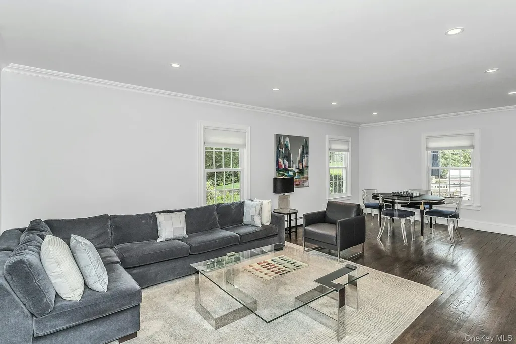 21 The Birches Roslyn Estates NY 11576