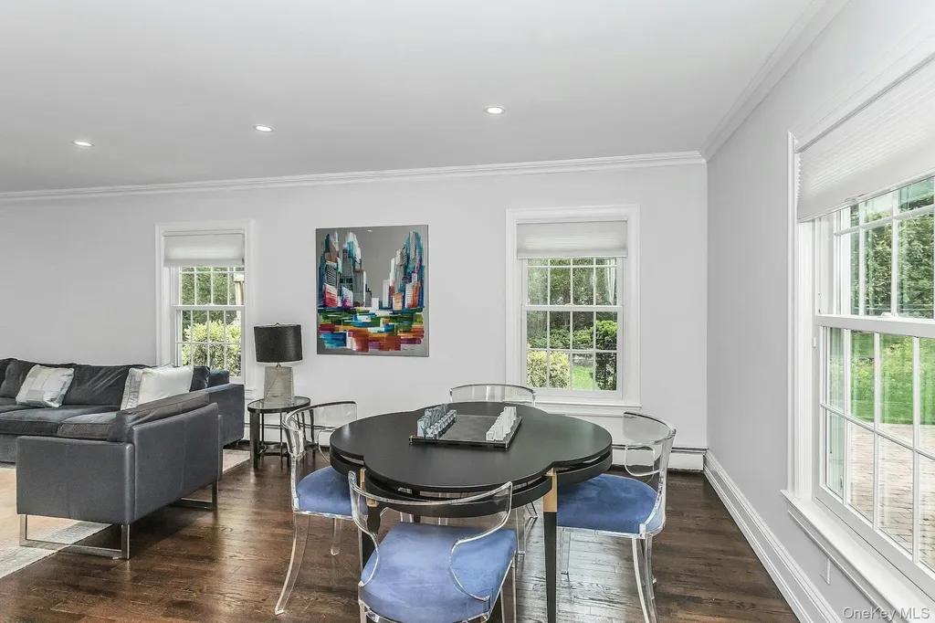 21 The Birches Roslyn Estates NY 11576