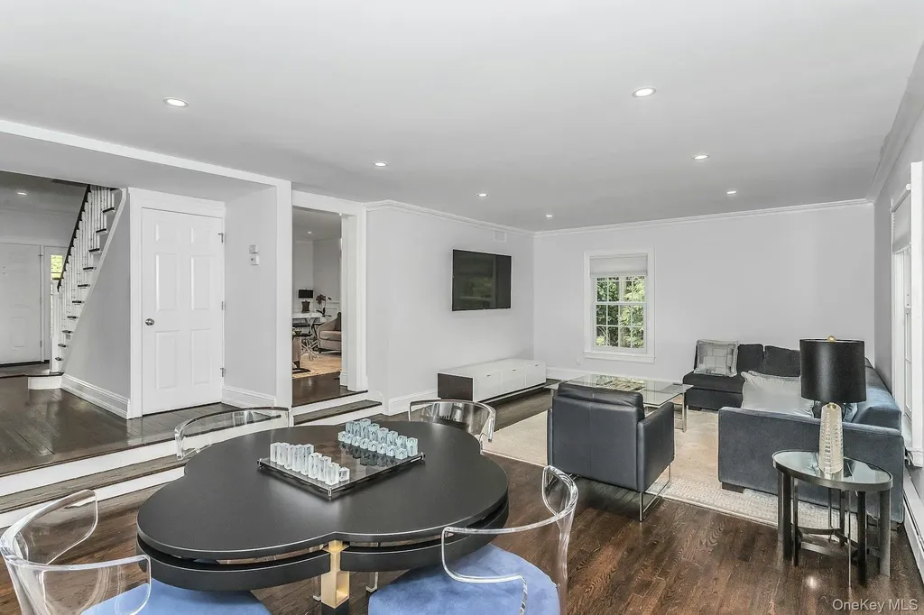 21 The Birches Roslyn Estates NY 11576