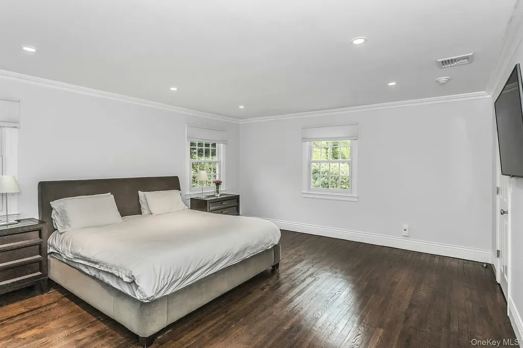 21 The Birches Roslyn Estates NY 11576