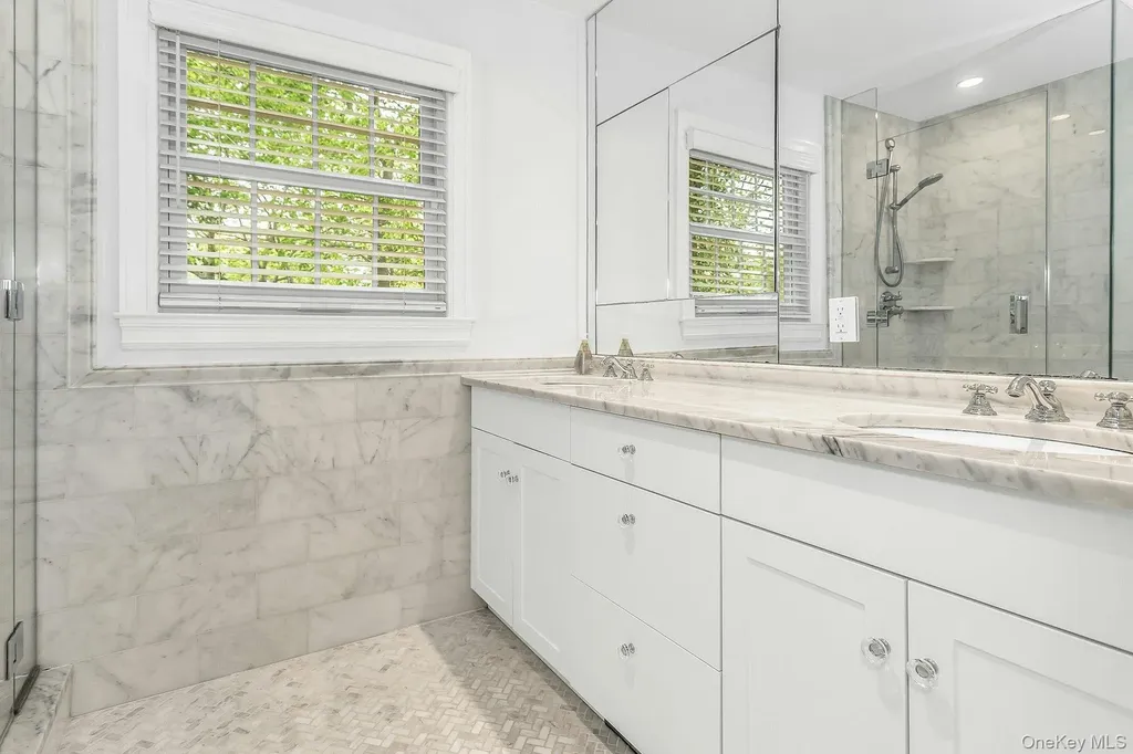 21 The Birches Roslyn Estates NY 11576
