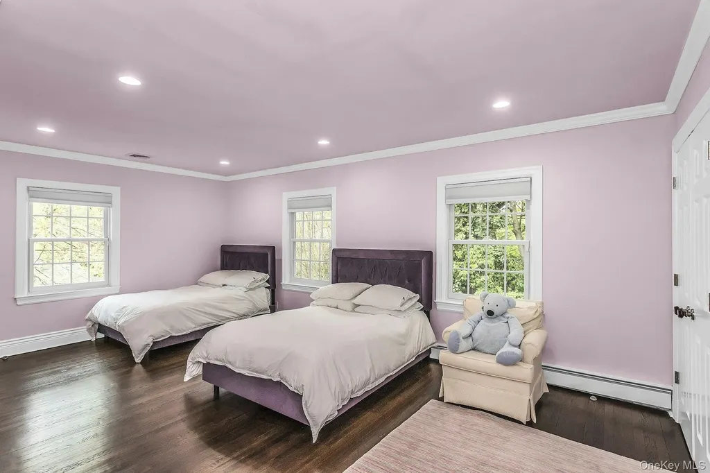21 The Birches Roslyn Estates NY 11576