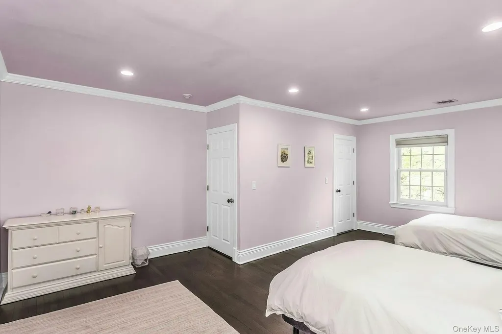 21 The Birches Roslyn Estates NY 11576