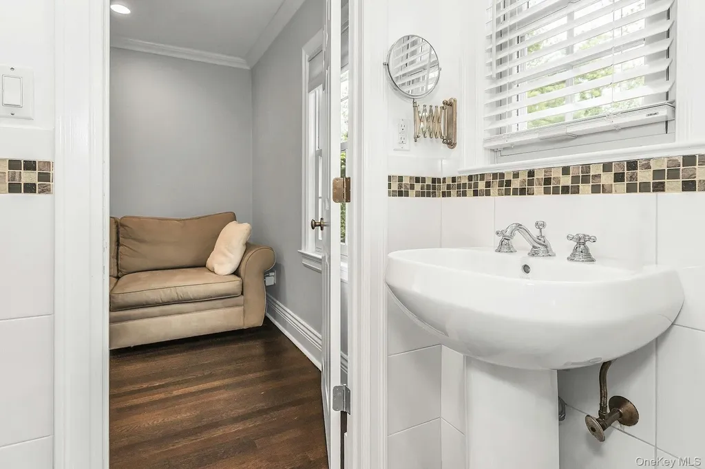 21 The Birches Roslyn Estates NY 11576