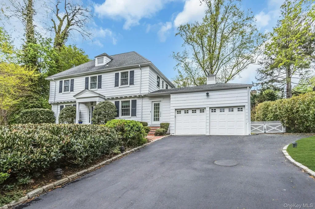 21 The Birches Roslyn Estates NY 11576