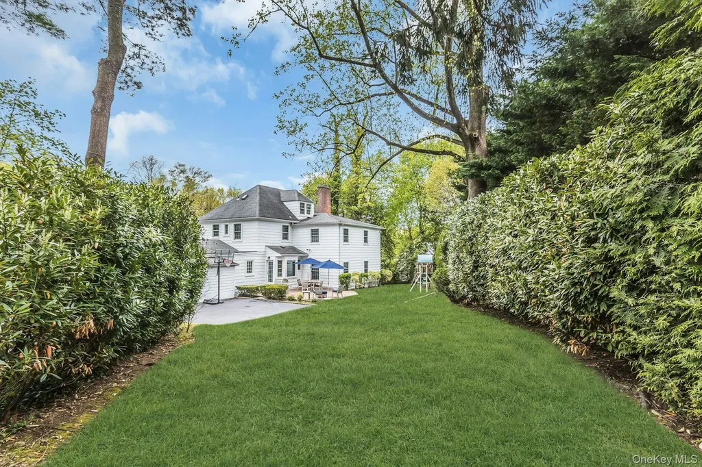 21 The Birches Roslyn Estates NY 11576