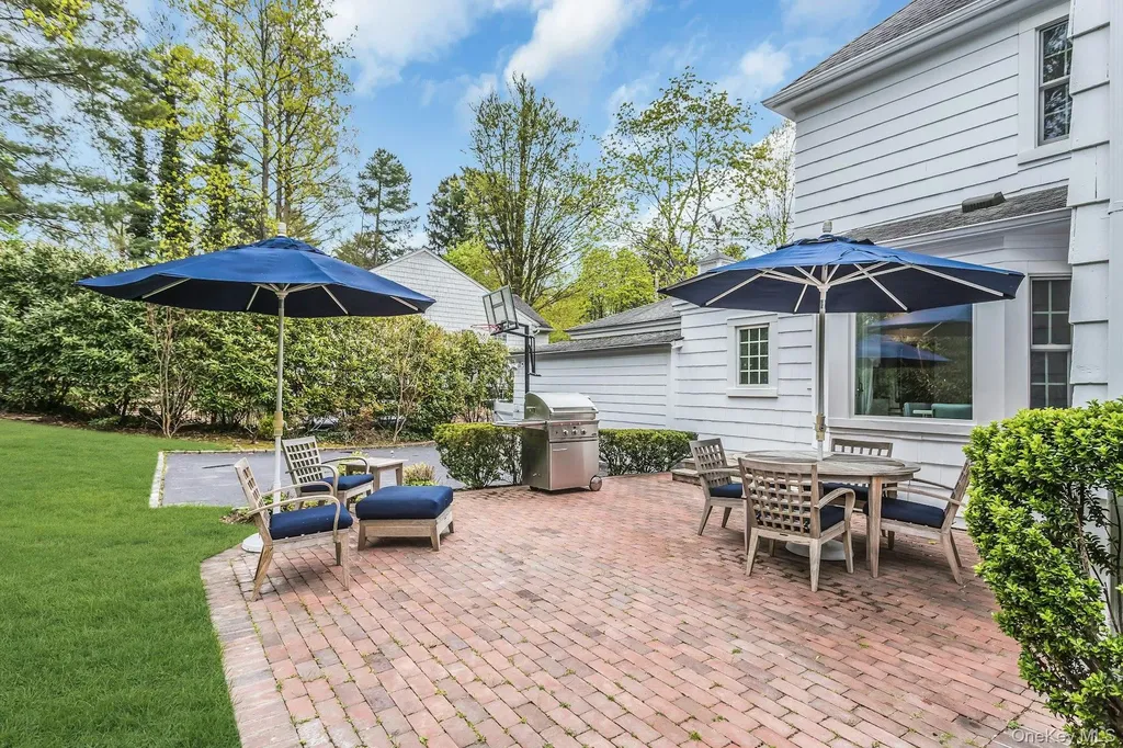 21 The Birches Roslyn Estates NY 11576